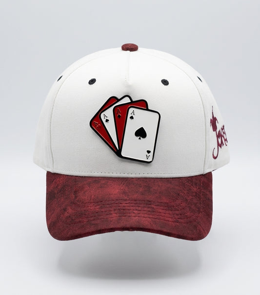 Gorra Snapback Joker – Royal Flush Edition (Blanco/Burdeos)